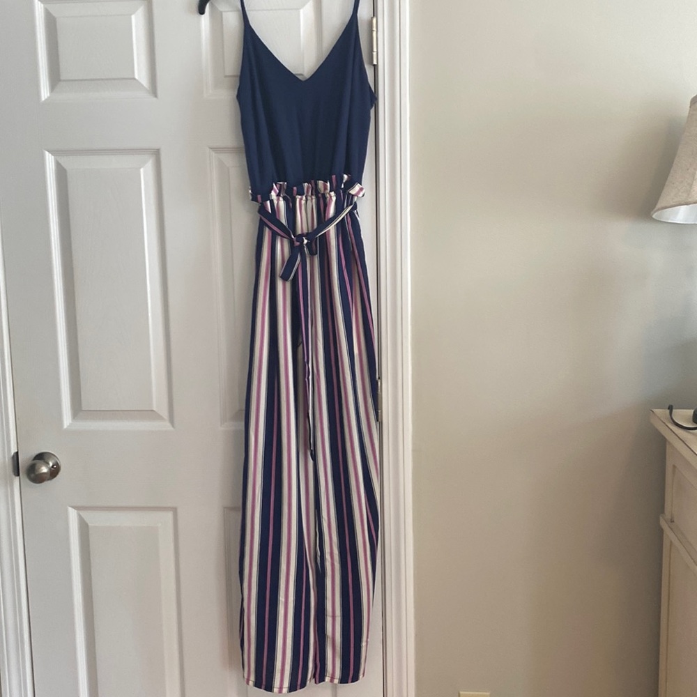 Cute jumpsuit with tie belt and adjustable straps